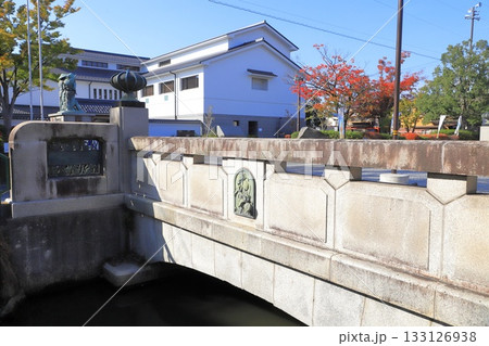 足立区立郷土博物館前の東渕江橋（ひがしふちえばし） 133126938