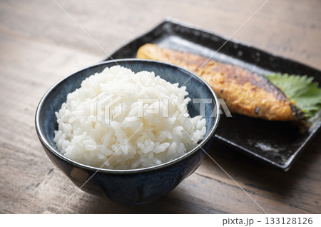 鮭の西京焼きとごはん 133128126