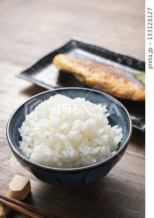 鮭の西京焼きとごはん 133128127