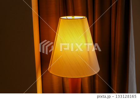 ホテルの客室（照明） 133128165