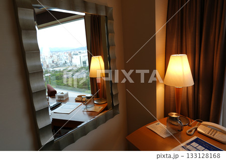 ホテルの客室（照明） 133128168
