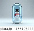 雪だるまが入ったクリスマスのカプセルトイ 133128222