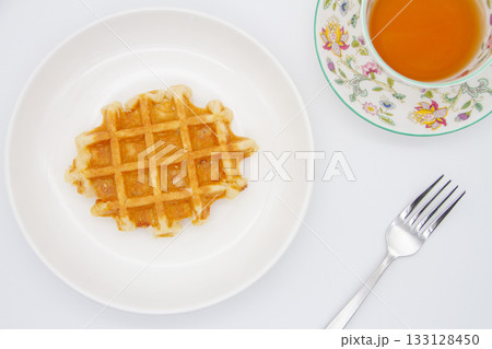 ティータイム　ワッフルと紅茶 133128450