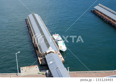 瀬戸内海を臨む高松港と屋島(2025年11月撮影) 瀬戸内海を臨む高松港と屋島(2025年11月撮影) 133128493
