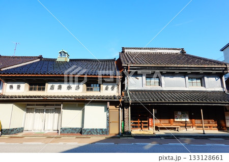 富山県高岡市 山町筋 重要伝統的建造物群保存地区の風景より 富山県高岡市 山町筋 重要伝統的建造物群保存地区の風景より 133128661