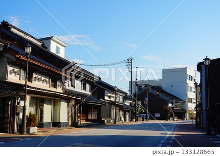 富山県高岡市 山町筋 重要伝統的建造物群保存地区の風景より 富山県高岡市 山町筋 重要伝統的建造物群保存地区の風景より 133128665
