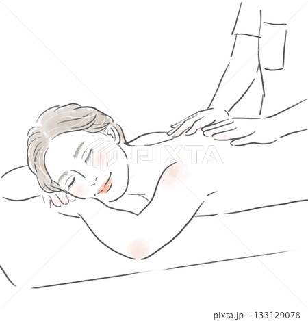 ボディマッサージを受けている女性 133129078