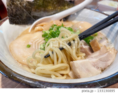 濃厚鶏白湯と魚介スープのラーメン 濃厚鶏白湯と魚介スープのラーメン 133130895