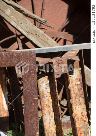 工場の鉄製品	 133131792