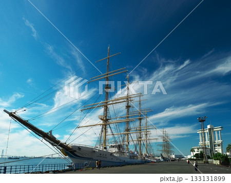 名古屋港ガーデンふ頭臨港に接岸する日本丸と海王丸 133131899