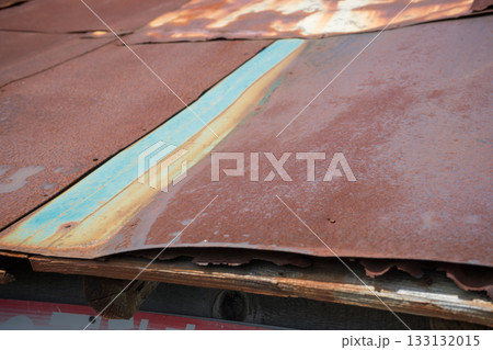 錆びたトタン屋根 錆びたトタン屋根 133132015