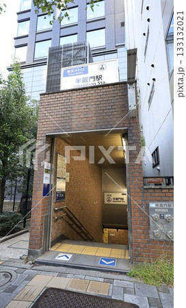 東京メトロ半蔵門線の半蔵門駅3a番出入口 東京メトロ半蔵門線の半蔵門駅3a番出入口 133132021