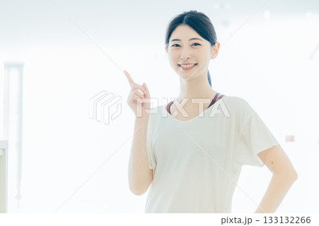 スポーツウェアの女性 133132266