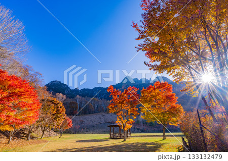 【山梨県】朝の光が眩しい瑞牆山(みずがき山)自然公園・瑞牆山 【山梨県】朝の光が眩しい瑞牆山(みずがき山)自然公園・瑞牆山 133132479