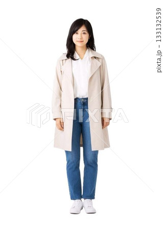 カジュアルファッションの若い女性 133132539