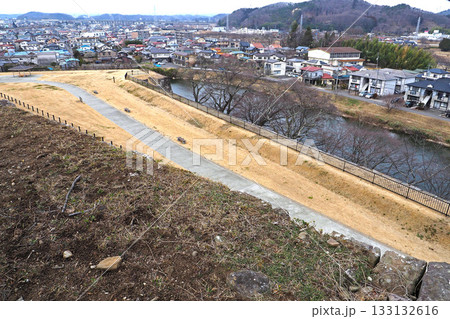 白河小峰城 本丸から見た帯曲輪【福島県白河市】 白河小峰城 本丸から見た帯曲輪【福島県白河市】 133132616