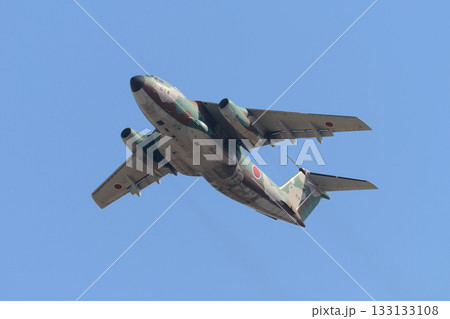 上昇する航空自衛隊C-1輸送機 133133108