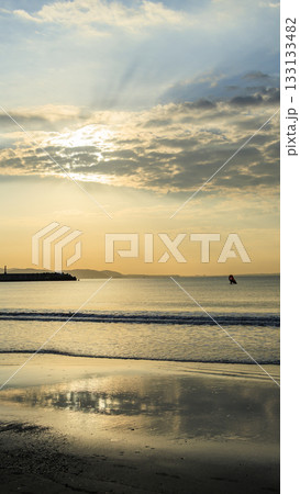 青い海と青い空と江ノ島と 133133482