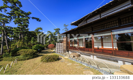 秋の明治記念大磯庭園 133133688
