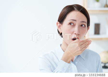 女性の口臭 女性の口臭 133134888