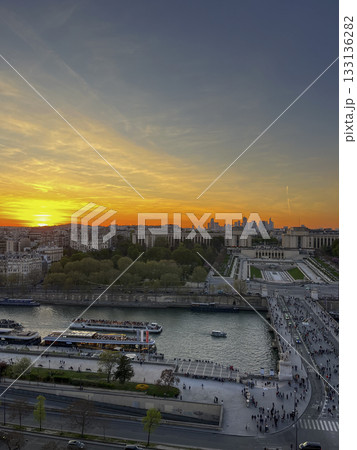 Sunset view over Seine River with Eiffel Tower and Palais de Chaillot in Paris 133136282