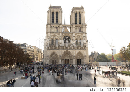 Crowds gather at Notre-Dame-de-Paris under a warm afternoon sun Crowds gather at Notre-Dame-de-Paris under a warm afternoon sun 133136321