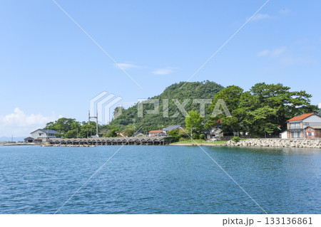 隠岐の島にある屋那の松原の舟小屋群 133136861