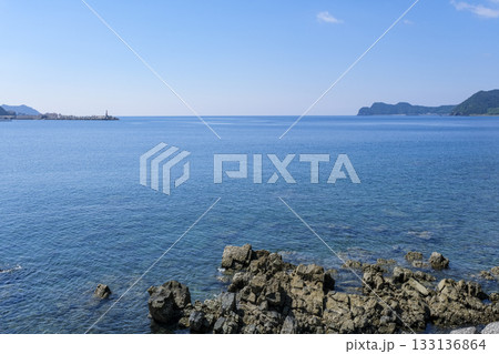 海沿いに断崖が続く甑島の絶景 133136864