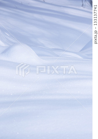 デコボコとした雪模様 133137741