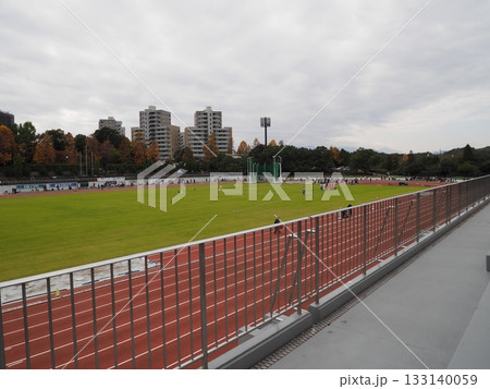 上柚木公園陸上競技場と秋の団地群 上柚木公園陸上競技場と秋の団地群 133140059