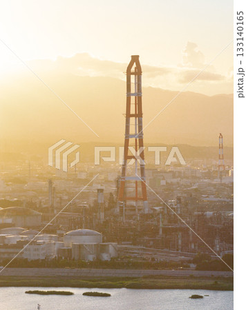 磯津海岸から見た四日市コンビナート（ドローンによる空撮） 133140165