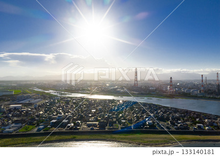 磯津海岸から見た四日市コンビナート（ドローンによる空撮） 133140181