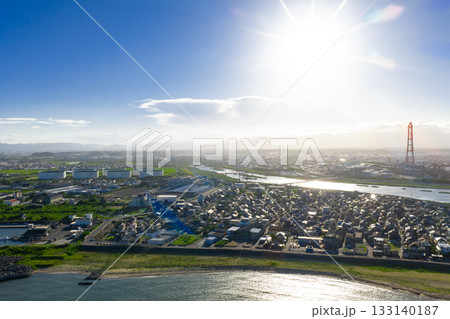 磯津海岸から見た四日市コンビナート（ドローンによる空撮） 133140187