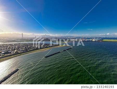 磯津海岸から見た四日市コンビナート（ドローンによる空撮） 133140193