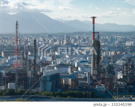磯津海岸から見た四日市コンビナート（ドローンによる空撮） 133140196