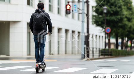 信号無視・赤信号・電動キックボード・キックスケーター 133140719