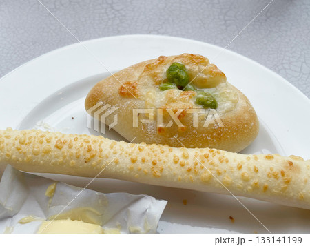 チーズチャバタと枝豆チーズパン 133141199