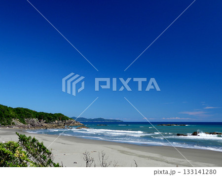 白い砂浜と青い海 白い砂浜と青い海 133141280