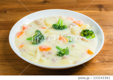 鶏肉のクリームシチュー 133141561