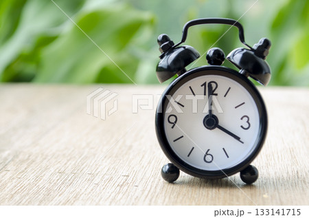 Alarm clock pointing at 4 pm with customizable background space for text or ideas. Alarm clock pointing at 4 pm with customizable background space for text or ideas. 133141715