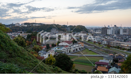 夜景の眺望の良いポイントから見える聖蹟桜ヶ丘や川崎街道沿いの住宅地 133142003