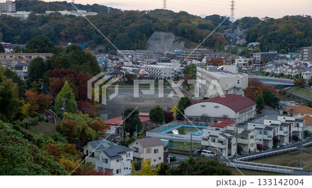 夜景の眺望の良いポイントから見える聖蹟桜ヶ丘や川崎街道沿いの住宅地 夜景の眺望の良いポイントから見える聖蹟桜ヶ丘や川崎街道沿いの住宅地 133142004