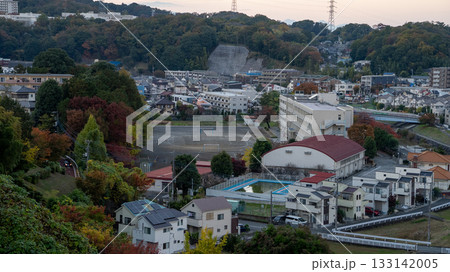 夜景の眺望の良いポイントから見える聖蹟桜ヶ丘や川崎街道沿いの住宅地 133142005