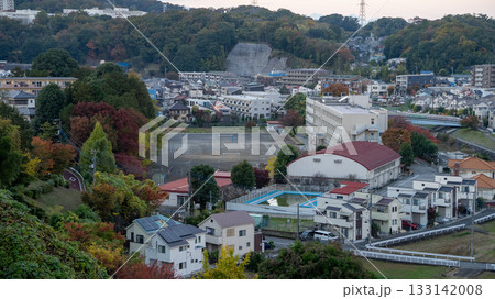 夜景の眺望の良いポイントから見える聖蹟桜ヶ丘や川崎街道沿いの住宅地 133142008
