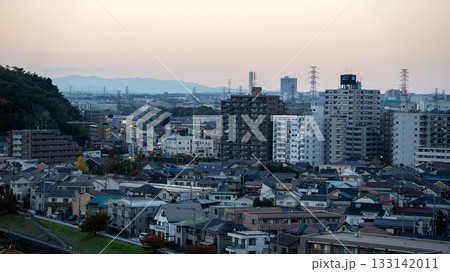 夜景の眺望の良いポイントから見える聖蹟桜ヶ丘や川崎街道沿いの住宅地 133142011