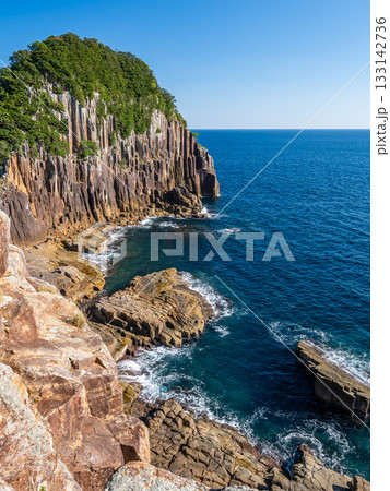 Columnar Jointing Coast, 柱状節理の断崖と青い海 133142736