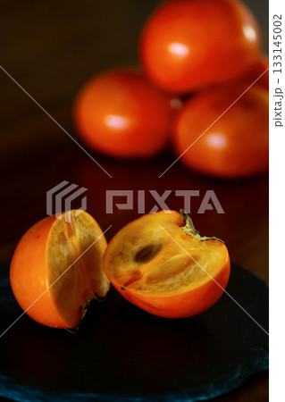 皮を剥いた柿 133145002