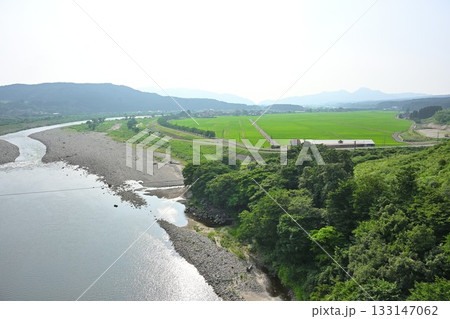 丸山大橋から関川村を望む(新潟県) 丸山大橋から関川村を望む(新潟県) 133147062