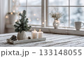 テーブルに置かれたクリスマスツリー 133148055