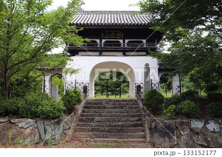 小城市　星巖寺の山門 133152177